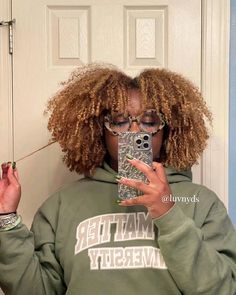 Cute Hair Colors, Haute Hair, Chocolate Hair, Curly Hair Types, Hair Therapy