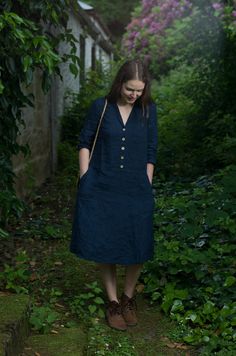 Work Dress. Navy Blue Linen by KnockKnockLinen on Etsy Kurta Designs Women Casual, Dress Below The Knee, Classic Linen Dress, Below The Knee Dress, Buttoned Dress, Below The Knee Dresses, Retro Style Dress, Linen Top Women, Dress With Buttons