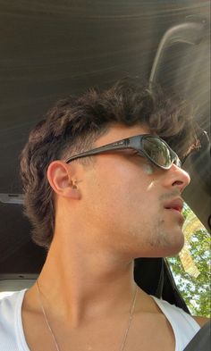 Beginner Mullet Haircut Men, Nice Mullet Hairstyle Mens, Modern Low Fade Haircut, Natural Mullet Men, Men Short Mullet Hairstyle, Temple Fade Mullet, Modern Mullet For Straight Hair, Modern Muller Men, Mid Taper Mullet Men Straight Hair