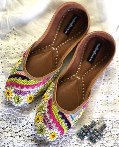 'FLORAL FLORET' is an extraordinary jutti intricately hand embroidered by our finest artisans. Grey base with embroidery work. Like its name, it's elegant, timeless and graceful! PERFECT FOR ANY OCCASION AND ANY OUTFIT!! *Ethnic Shoes/Women Flats/Handmade Indian Designer Women Shoes or Slippers/Royal shoes/traditional style Women/Wedding Shoes/Bridal Shoes *White Wedding Shoes, White Bridal Footwear, White Shoes for Wedding, Ethnic Indian Shoes, Juttis/ Mojaris / Khussa/ Jooties SPECIFICATIONS: Grey Wedding Shoes, Royal Shoes, Jutti Flats, Bridal Footwear, White Bridal Shoes, Indian Shoes, Shoes Bride, Punjabi Jutti, Wedding Shoes Bride