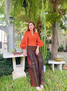 Blouse Tenun, Batik Pants, Kondangan Outfit, Filipino Fashion, Long Gown Design, Pajama Fashion, Designer Kurti Patterns, Womens Trendy Dresses