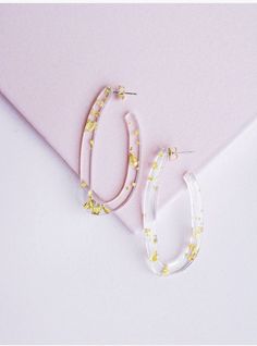 These ultra-trendy clear acrylic oval hoop earrings are decked out with flecks of gold for a glam touch to these simple, chic earrings. We think these will be on repeat all Summer long!! Gold Flake, Oval Hoop Earrings, Chic Earrings, Simple Chic, Gold Flakes, Gift For Music Lover, On Repeat, Everyday Jewelry