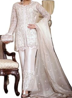 White Party Wear Suit, White Sharara Suit, Pakistani Sharara Suit, Mehandi Henna, Army Art, Pakistani Party Wear Dresses, Love Power, Trendy Outfits Indian, Model Runway