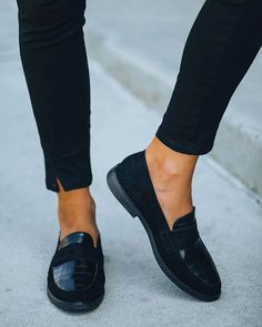 Spring Shoes Women, Women's Slip Ons, Black Suede Loafers, Elegant Heels, Loafers Style, Elegant Shoes, Black Loafers, Vintage Casual