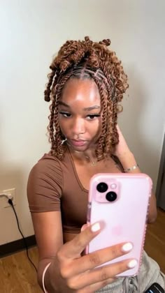 Brown Protective Hairstyles, Mid Back Passion Twist, Brown Invisible Locs, Twisted Hairstyles For Black Women, Fulani Braids Natural Hair, Blonde Twists Black Women, Crochet Styles For Black Women, Short Twists, Short Box Braids Hairstyles