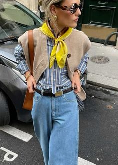 Spring Summer Fashion 2024, Layered Spring Outfits, April Fits, Style 2025, Portuguese Style, Colorful Scarves, Tie Outfit, Jeans Trend, Look Jean