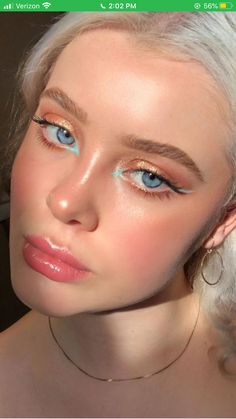 Fun Makeup Blue Eyes, Makeup Looks Bright Colors, Casual Colorful Eye Makeup, Inner Corner Pop Of Color, Hippi Eye Makeup, Make Up Yeux Bleus, Colorful Minimal Eye Makeup, Color Eyeliner, Summer Eyeshadow Looks