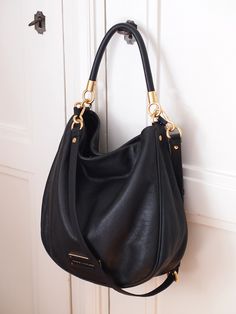 i've never seen this marc bag... i'm so in love. Marc by Marc Jacobs - Too Hot to Handle Hobo How To Have Style, Chique Outfits, Mk Bags, Black Purse, Marc Jacobs Bag, Kinds Of Shoes, Laptop Case, Mode Inspiration