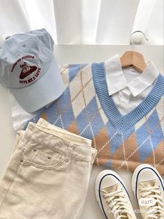 Paper Boy Outfit, Boys Outfits Aesthetic, Casual Sporty Outfits, Famous Outfits, Soft Boy, Winter Fashion Outfits Casual, Mens Fashion Edgy, Easy Trendy Outfits