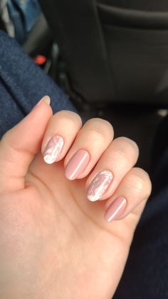 Esmaltes: Base Bomba - Impala Serena - Impala Festa do Branco - Dailus As Mil Purpurinas - Risqué Extra Brilho - Drica Basic Nails, Blush Nails, Girls Nails, Nails Inspo, Just Girl Things, How To Make Hair, Almond Nails, Beauty Nails