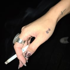 Dainty Hand Tattoos, Tattoo Main, Handpoke Tattoo, Skeleton Hand Tattoo, Inspiration Tattoos, Subtle Tattoos, Dope Tattoos, Little Tattoos