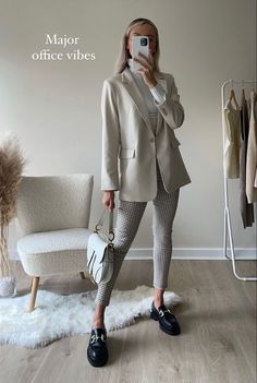 Work Outfits With Platform Loafers, Chunky Loafers For Women Outfit Work, Chunky Loafers Outfit Work, Loafers Outfit Fall, Platform Loafers Outfit, Woman Fashion Casual, Fall Fashion 2022