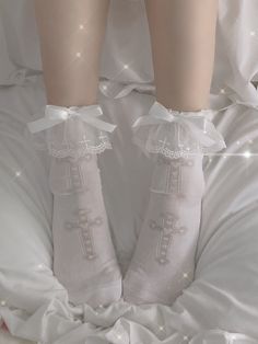 This price is for a pair of socks only, others are not included. Socks Details:Bowknot Details / Lace Details / Ruffled CuffSizeFree SizeLength28 Pink Socks Outfit, Coquette Socks, Low Key Wedding Dress, Fancy Socks, Kawaii Outfit Ideas, Pretty Socks, Frilly Socks, Ruffled Socks, Sock Outfits