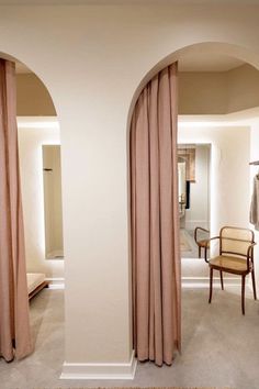 pink | fitting room | lighting | led mirror Arched Doorway, Rose Curtains, Clothing Store Interior, Clothing Store Design, Luxury Decoration, Store Design Boutique, Boutique Interior Design, Store Layout, Boutique Decor