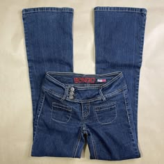 Y2k Denim Blue Flare Jeans With Pockets, Y2k Denim Bottoms With Side Pockets, Depop Clothes Y2k, Y2k Flare Jeans With Pockets, Y2k Dark Wash Flare Jeans, Little Top Big Pants, Causal Outfits, Outfit Formulas