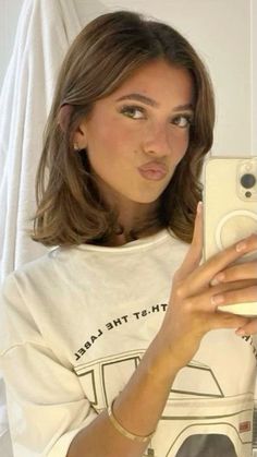 Short Hairstyle Brunette Women, Square Face Shoulder Length Hair, Short Brown Hair With Face Framing, Hair Cuts Short Medium Straight, Business Hairstyles Short Hair, Chestnut Short Hair, Short Hair Inspo Brunette, Hair Inspiration Short Straight, Short Haircuts For Women Square Face