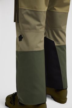 Providing maximum support for alpine skiing, these ski pants are crafted from water- and wind-proof GORE-TEX laminate. Ideal for even the harshest weather conditions, the bottoms are enhanced by water-resistant zippers and heat-sealed seams. The design is completed by powder cuffs. Styles Of Pants, Hiking Accessories, Alpine Skiing, Pants Green, Summer Gifts, Outerwear Outfit, Shorts For Men, Ski Pants, Shell Jacket