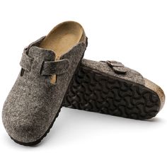 Birkenstock Slippers, Wool Clogs, Cozy Clothes, Boston Clogs, Birkenstock Men, Birkenstock Style, Wool Slippers, Boston Clog, Birkenstock Boston