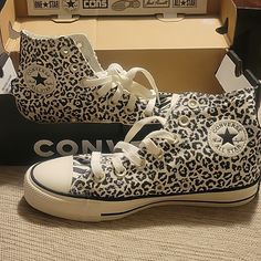 Nwt Converse Black And White Women's Chuck Taylor All Star Animal Mix Hi Egret Zebra Leopard In Size 6. This Style Has 2 Prints, Leopard And Zebra. Leopard All Over And Zebra On The Tongue. See Photos For Details. Platform Converse Zebra, Converse Black And White, Animal Mix, Adidas Outfit Shoes, Nike Shoes Girls, Pretty Shoes Sneakers, Shoes Converse, Converse Black, Shoe Inspo