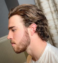 Short Flow Mens Hair, Hockey Flow, Mens Mid Length Hairstyles, Flow Haircut, Wavy Mid Length Hair, Hockey Hair, Long Curly Hair Men, Mens Haircuts Short Hair