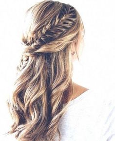 Braided Half Up Half Down Hair, Fishtail Hairstyles, Fishtail Braid Hairstyles, Fishtail Braid, Hair Bridesmaid, Wedding Hairstyles Half Up Half Down, Bridesmaid Hair Short, Half Up Half Down Hair