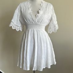 Bb Dakota Dress Size Small Open Back Brand New No Tags Expect Extra Button Daytime V-neck Mini Dress With Lace Trim, Daytime V-neck Dresses With Lace Trim, Daytime V-neck Lace Trim Dresses, Bb Dakota, Open Back, White Dress, Color White, Brand New, Womens Dresses