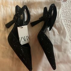 Shimmery Slingback Heels By Zara Expensive Heels, Expensive Sneakers, Graduation Hair, Black Slingback Heels, Zara Shoes Heels, Classy Heels, Black Peep Toe Heels, Strappy High Heels Sandals, Zara Heels