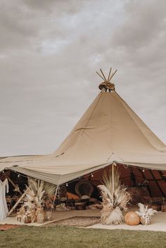 tipi
tipi wedding
boho tipi wedding 
teepee Boho Tipi Wedding, Teepee Wedding Ideas, Birch Wedding Arch, Wedding Teepee, Tipi Wedding Decor, Teepee Wedding, Chill Out Lounge, Birch Wedding, Adventure Picture