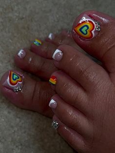 Multicolor  Collar   A rayas Uñas de Color Embellished Multi Colored Acrylic Nails, Fun Summer Toe Nails, Acrylic Toe Nail Designs, Cute Acrylic Toes, Nails And Feet Set, Rainbow Toes, Nail Art Pedicure, Nail Pedicure, Press On Toenails