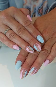 Gender Neutral Nails, Pink And Blue Nails Short, Maternity Shoot Nails, Gender Reveal Nails Short, Light Blue And Pink Nails, Gel Nails Pink And White, Gender Reveal Nails Ideas, Maternity Nails, Nails Pink Ombre