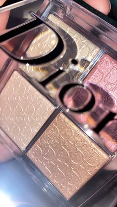 Dior Girl, Make Up Inspiration, Gloss Labial, Dior Makeup, Fancy Makeup, Clipuri Video, Luxury Makeup, Makeup Items, Lip Glow