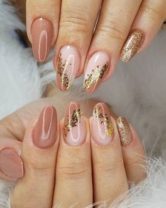 Almond Nails Pink, Gold Gel Nails, Nail Polish Art Designs, Elegant Touch Nails, Nails Yellow, Gel Nail Art Designs, Fall Nail Trends, Nude Nail Designs