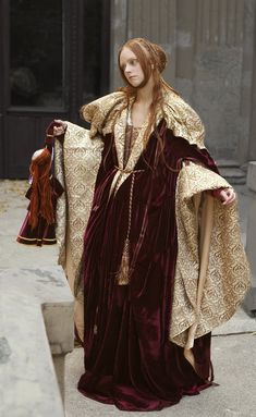 Renaissance Nobility Velvet Cloak - medieval velvet cape Cloak Medieval, Fancy Coat, Velvet Cloak, Gaun Abad Pertengahan, Cape Costume, Velvet Cape, Medieval Costume, Medieval Dress, Medieval Clothing