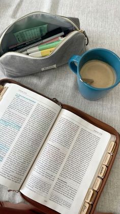 Journaling Ideas For Beginners, Creative Bible Journaling, Bible Journaling Ideas, Jesus Saves Bro, Inspire Bible, Creative Bible, Prayer Journaling, Bible Journal Notes, Bible Study Methods