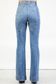 Our iconic start jeans Venus is handmade in Los Angeles USA, from the best Italian denim. As seen on Kendall Jenner, Miley Cyrus, Bella Thorne, Madison Beer, and others. American Jeans, True Romance, Los Angeles Usa, Bella Thorne, Star Jeans, Madison Beer, Jeans Size Chart, Denim Design, Miley Cyrus