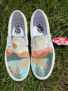 Paint Vans Shoes Diy, Vans Shoes Painting Ideas Easy, Paint Shoes Ideas, Vans Shoes Painting, Diy Shoe Painting Ideas, Easy Shoe Painting Ideas, Van Painting Ideas Shoes, Shoe Painting Ideas Vans, Painted Shoes Ideas