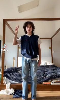 Conan Gray Outfit, Heartstopper Outfits, Pierced Clothing, Gray Outfit, Grey Wardrobe, Lesbian Fashion