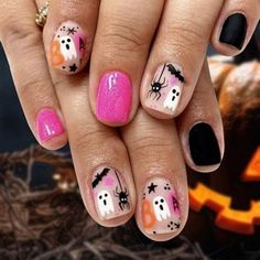 Get ready to embrace the cozy vibes of autumn with these adorable short fall nails! 🍂 From rich burgundy to warm mustard yellows, there’s a perfect shade for everyone. Whether you’re into cute leaf designs or simple matte finishes, short fall nails are the ultimate way to celebrate the season without the fuss. Plus, they’re super easy to maintain! Perfect for pumpkin spice lattes and sweater weather. Check out these trendy ideas and find your next nail inspiration that screams fall! #FallNails Nail Art Halloween, Nails Short Square, Black Ghost, Press On Nails Short, Nail Art Glitter, Manicure Tips