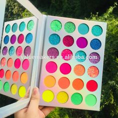 Perfume Collection Display, Diy Eyeshadow, Makeup Collection Goals, Neon Eyeshadow, Neon Makeup, Glitter Eyeshadow Palette, Green Eyeshadow