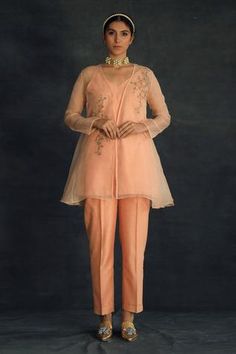 Shop for Shikha Mehta Peach Silk Organza Cape And Silk Chanderi Kurta Set for Women Online at Aza Fashions Organza Cape, Organza Kurta, Kurta Set For Women, Pearl Embroidery, Embroidered Pants, New Address, Simple Pakistani Dresses, Runway Trends, Embroidered Neckline