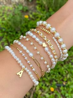 قلادات متدلية, Inexpensive Jewelry, Skin Details, Diy Bracelet Designs, Beads Bracelet Design, Handmade Jewelry Tutorials