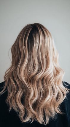 23 Winter Highlights for Blondes: Gorgeous Color Ideas to Warm Up Your Look | LooksNiceOnMe Winter Highlights For Blondes, Subtle Strawberry Blonde, Highlights For Blondes, Winter Highlights, Strawberry Blonde Highlights, Beige Blonde, Strawberry Blonde, Winter Hairstyles