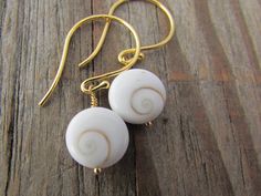 Shiva Eye Earrings, small shell stone dangle earrings, pacific cat's eye Cream Round Beads Earrings As A Gift, Adjustable White Spiral Jewelry, White Adjustable Spiral Jewelry, Shiva Eye, Stone Dangle Earrings, Eye Earrings, Earrings Small, Eye Stone, Modern Earrings