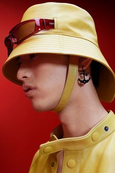 Hat Men Outfit, Menswear Details, Prada Spring, Streetwear Accessories, Visual Culture, Golf Wear, Hat Ideas, Man Hat, Menswear Fashion Show