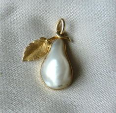 18ct Gold Blister Pearl Pear Pendant + Pear Jewelry, Pear Pendant, Dope Jewelry, Jewelry Inspo, Dream Jewelry, Flower Jewellery, Pretty Jewellery, Piercing Jewelry, Cute Jewelry