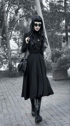 #gothgirl #goth Elegant Goth, Goth Outfit Ideas, Goth Chic, Gothic Mode, Casual Goth, Gothic Chic, Goth Look, Outfit Shopping