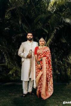 Presenting you latest Indian Reception Night Outfit ideas for Bride & Groom. From gowns to lehenga choli , we have got variety of reception outfits. #weddingbazaar#indianwedding #receptionoutfitforbride #receptionoutfitforbrideindian #receptionoutfitforbrideindiangown #receptionoutfitforbrideindianlehengacholi #receptionoutfitforbridelatest #receptionoutfitforbridecasual #receptionoutfitforbridewhite #receptionoutfitforbrideindianbridal #indianreceptionoutfitbridalgowns #indianreceptionoutfit Bride And Groom Photography Ideas, Indian Bride Groom Photography, Wedding Picture Poses Indian, Poses For Wedding Pictures Indian, Indian Wedding Pose For Bride And Groom Photo Ideas, Wedding Pose For Couple, Marriage Photoshoot Wedding Photos, Indian Wedding Photo Poses, Couple Weeding Pose