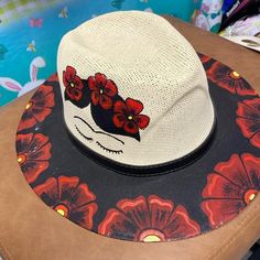 Hand Frida Painted Hat Size Large Handcrafted Accessories, Hat Sizes, Black Red, Hand Crafted, Black And Red, Women Accessories, Hats, Red