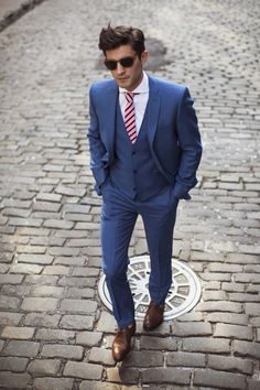 I like the widely spread collar, the color of the suit, and the shoes with no show socks. don't really want a three piece, though. Blue Three Piece Suit, Dress Shirt And Tie, Ray Ban Wayfarer, Navy Blue Suit, Three Piece Suit, Groom Suit, Suit Style