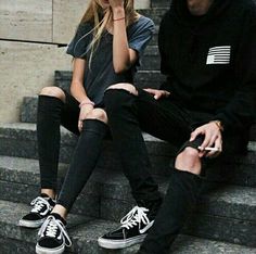 vans old skool and sk8 hi Grunge Fashion Aesthetic, Couple Tumblr, Mode Poses, Grunge Couple, Estilo Grunge, Style Gothic, Tumblr Boys, Alternative Outfits